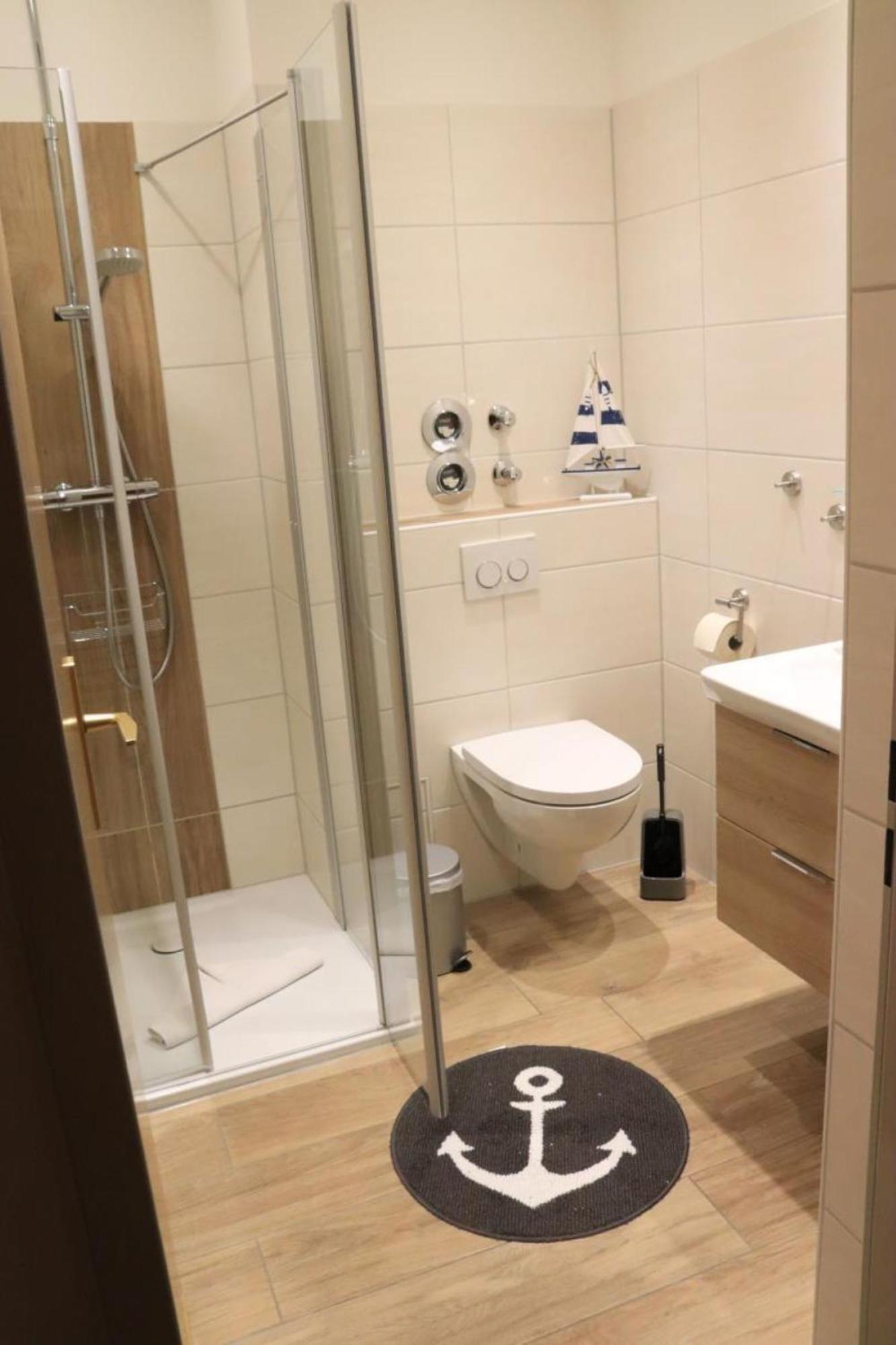 Ferienwohnung Mit Seeblick Und Schwimmbadnutzung In クックスハーフェン エクステリア 写真